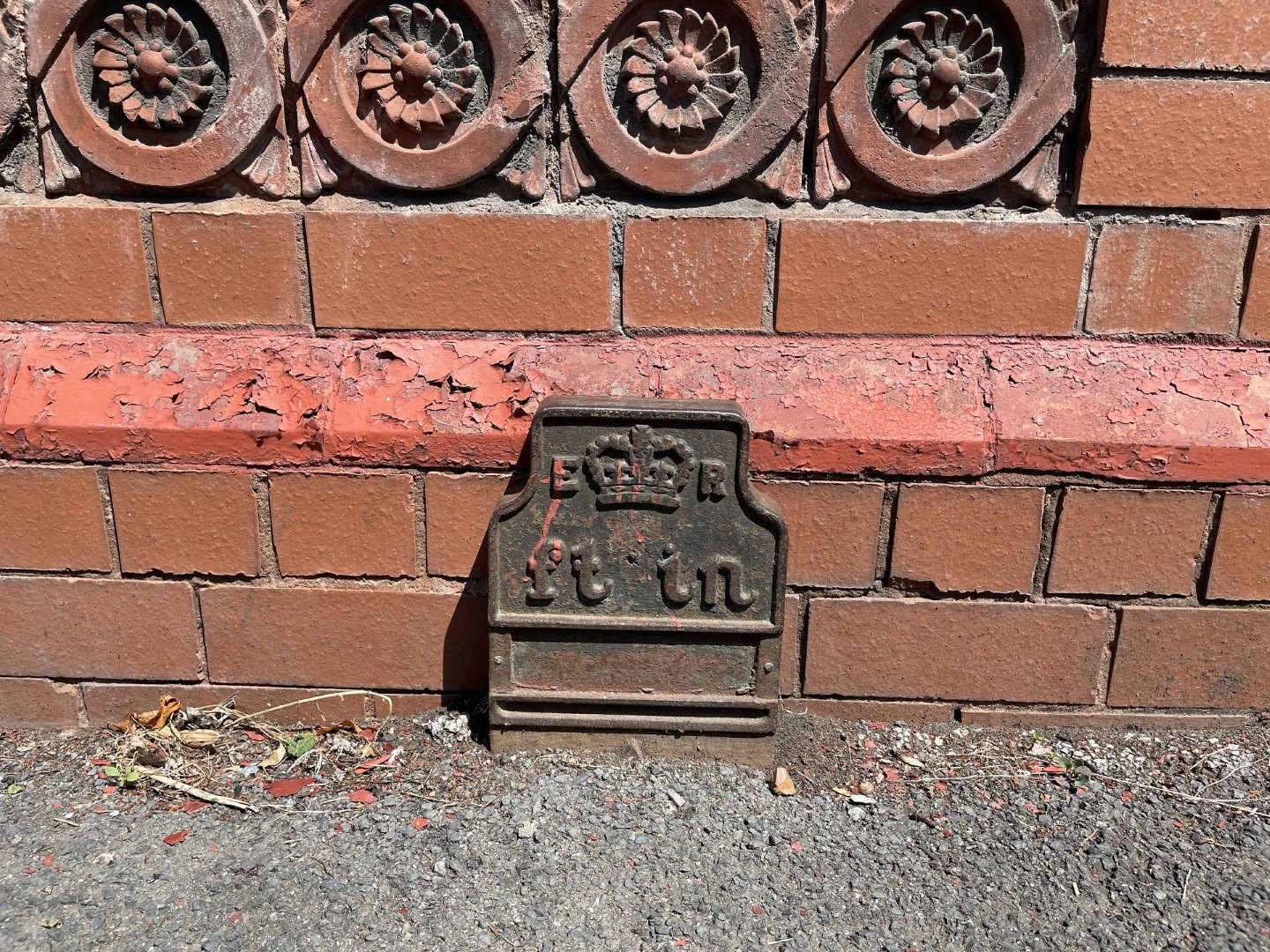 Telegraph cable marker post at 111 Barbourne Road, Worcester by Catrin Meredith 