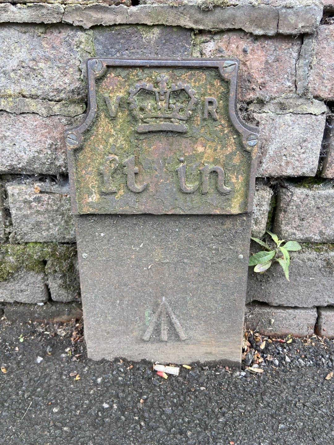 Telegraph cable marker post at The Bordesley Centre, Stratford Road, Birmingham by IndustrialTour 