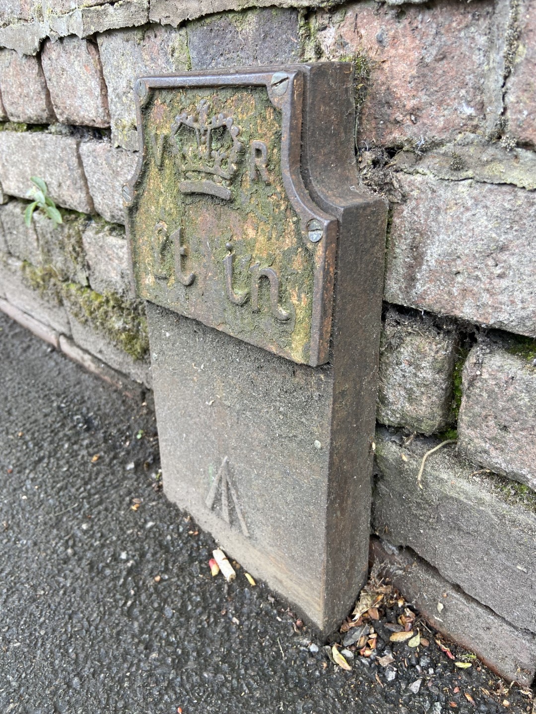 Telegraph cable marker post at The Bordesley Centre, Stratford Road, Birmingham by IndustrialTour 