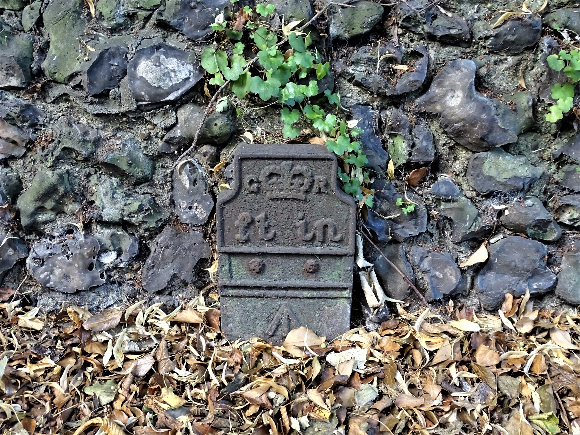 Telegraph cable marker post at Hempstead Road (nr. Rosecroft Drive), Watford by Stephen Danzig 