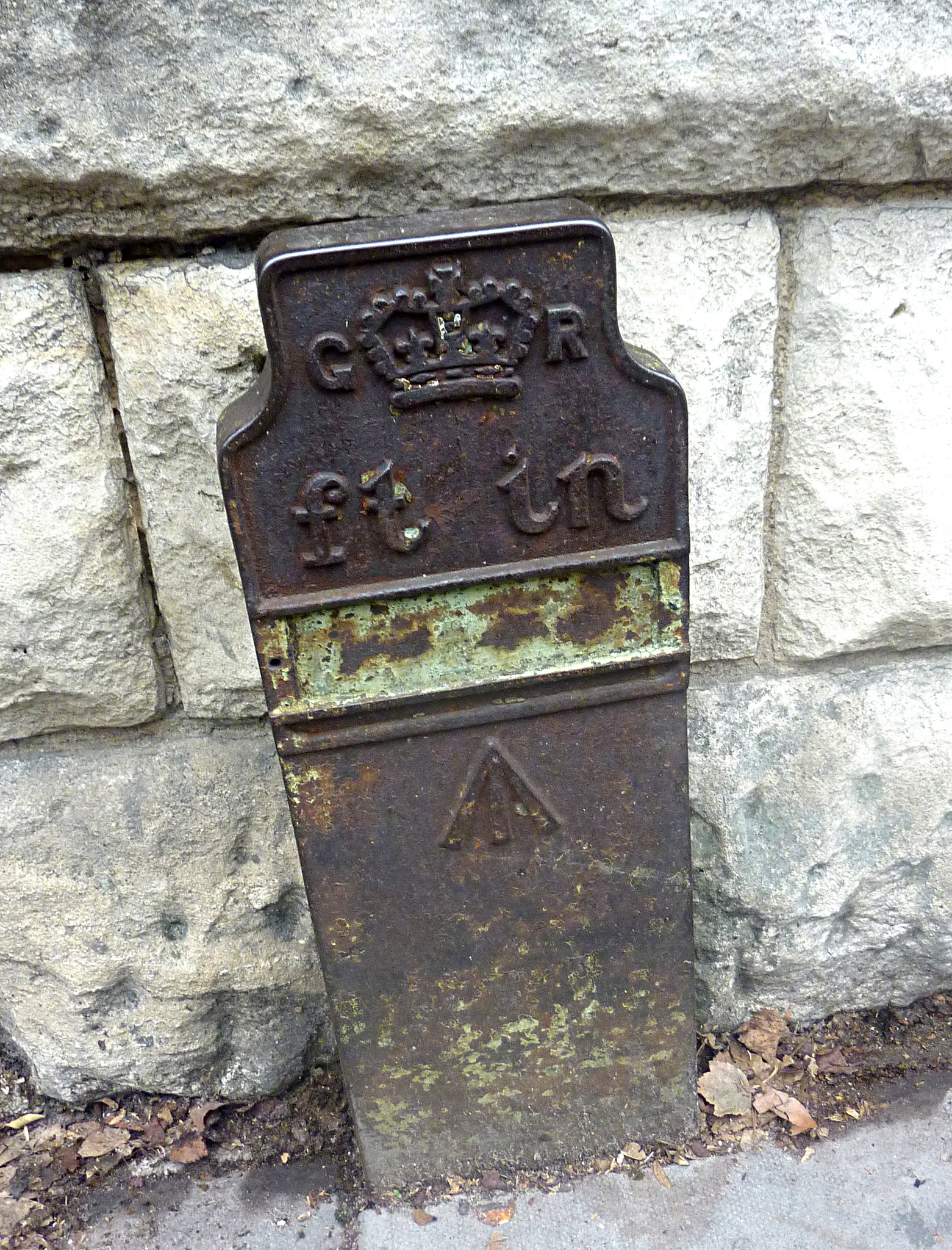 Telegraph cable marker post at 6 Brunswick Road, Gloucester by Richard Ellis 