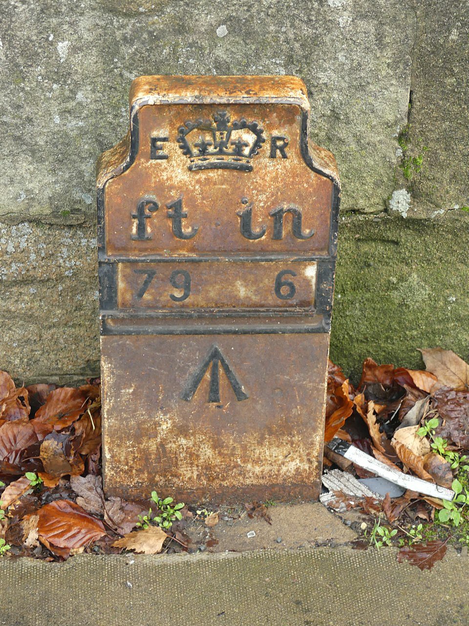 Telegraph cable marker post at 4 High Street, Wetherby by Alan Murray-Rust 