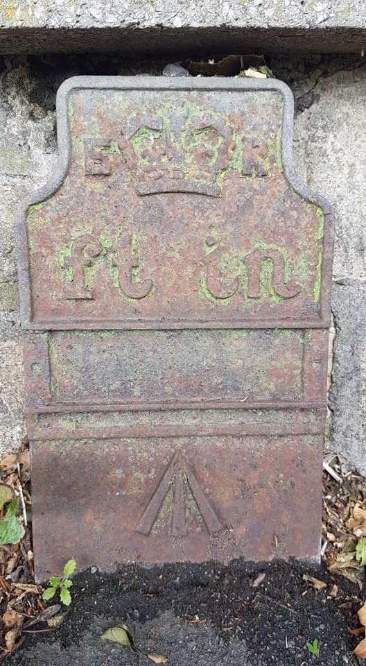 Telegraph cable marker post at 88 London Road West, Batheaston by Abigail Newton 