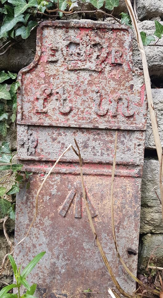 Telegraph cable marker post at 110 London Road West, Batheaston by Abigail Newton 
