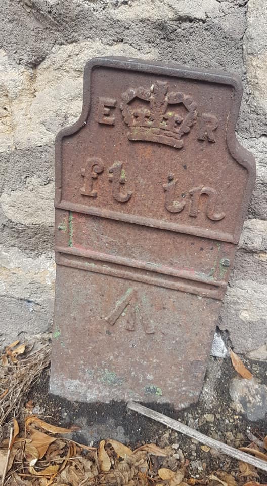 Telegraph cable marker post at 156 London Road West, Batheaston by Abigail Newton 