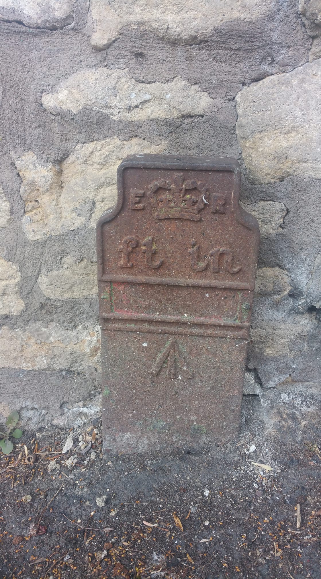 Telegraph cable marker post at 156 London Road West, Batheaston by Spike Johnson 