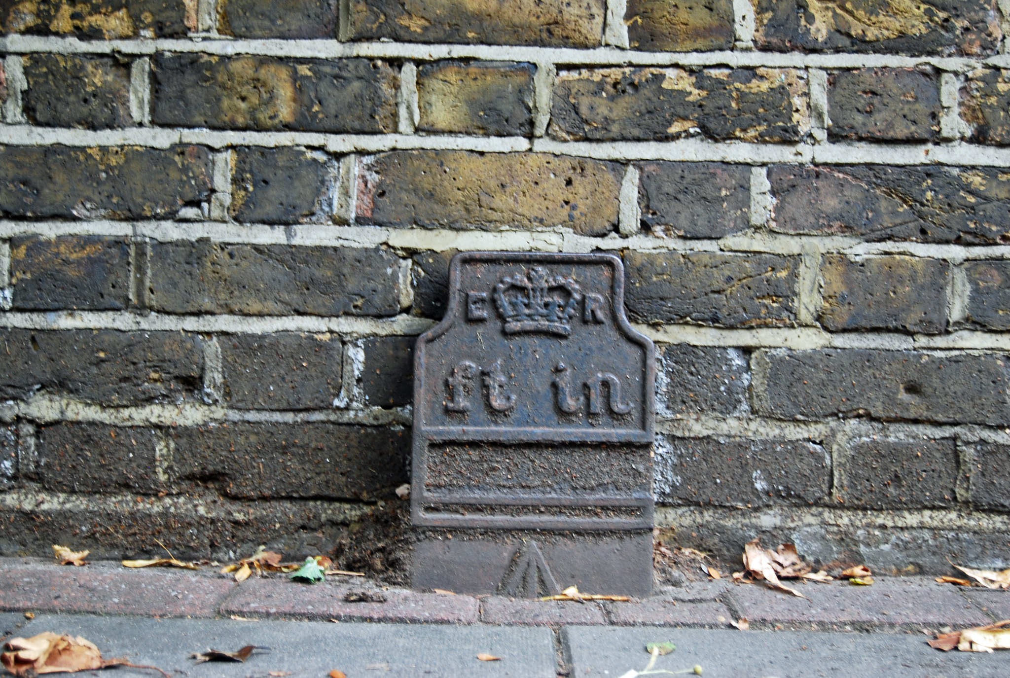 Telegraph cable marker post at Wimbledon Park Side (nr. Inner Park Road), London by Maggie Jones 