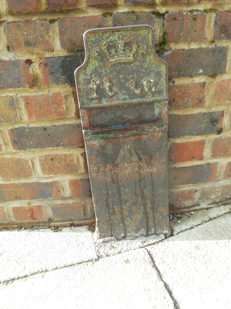 Telegraph cable marker post at 253 Aldenham Road, Radlett by Derek Pattenson 