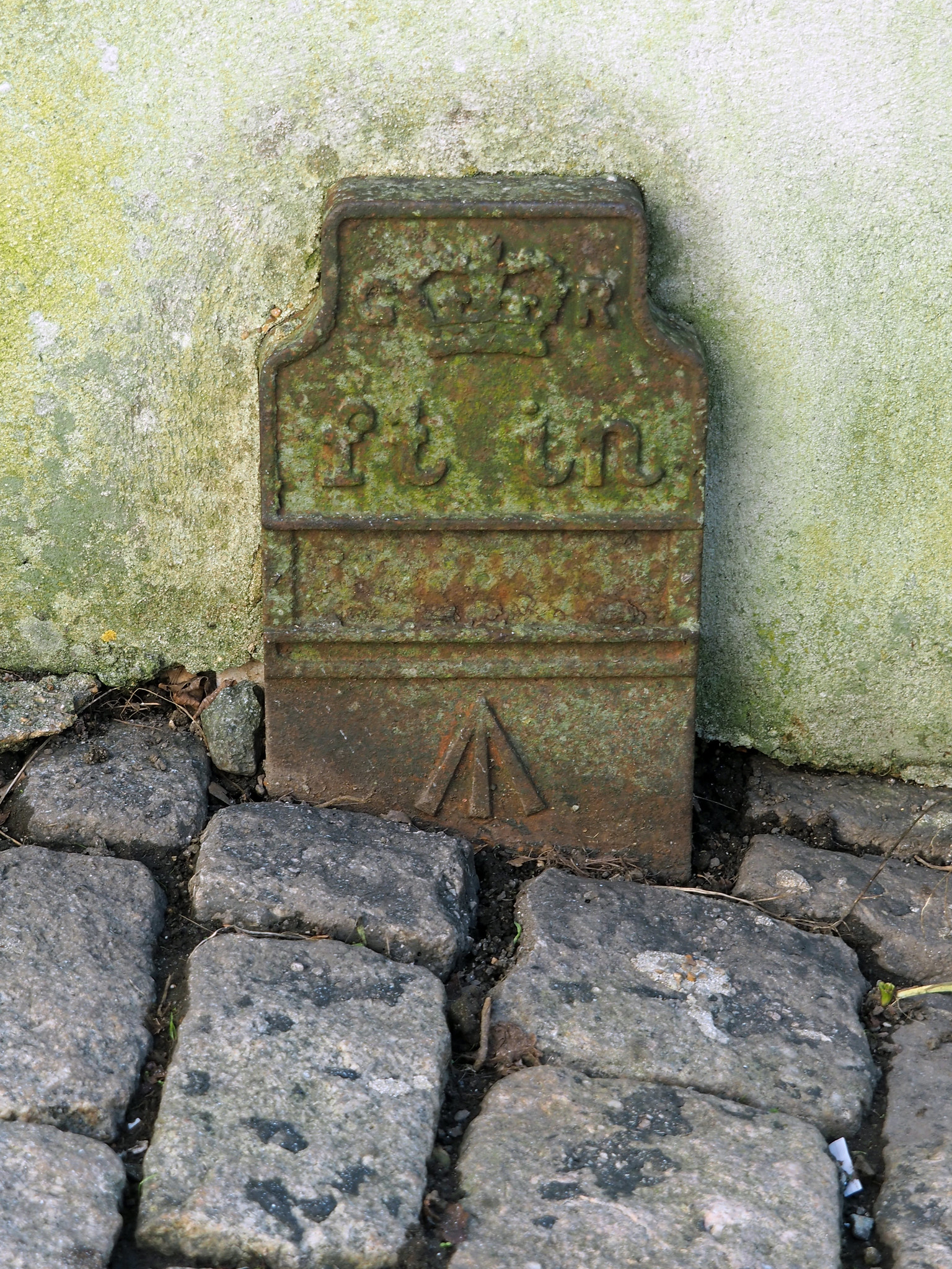 Telegraph cable marker post at rear of 31 Lipson Road (corner Thomas Lane / Diamond Avenue), Plymouth by Chris Williamson 