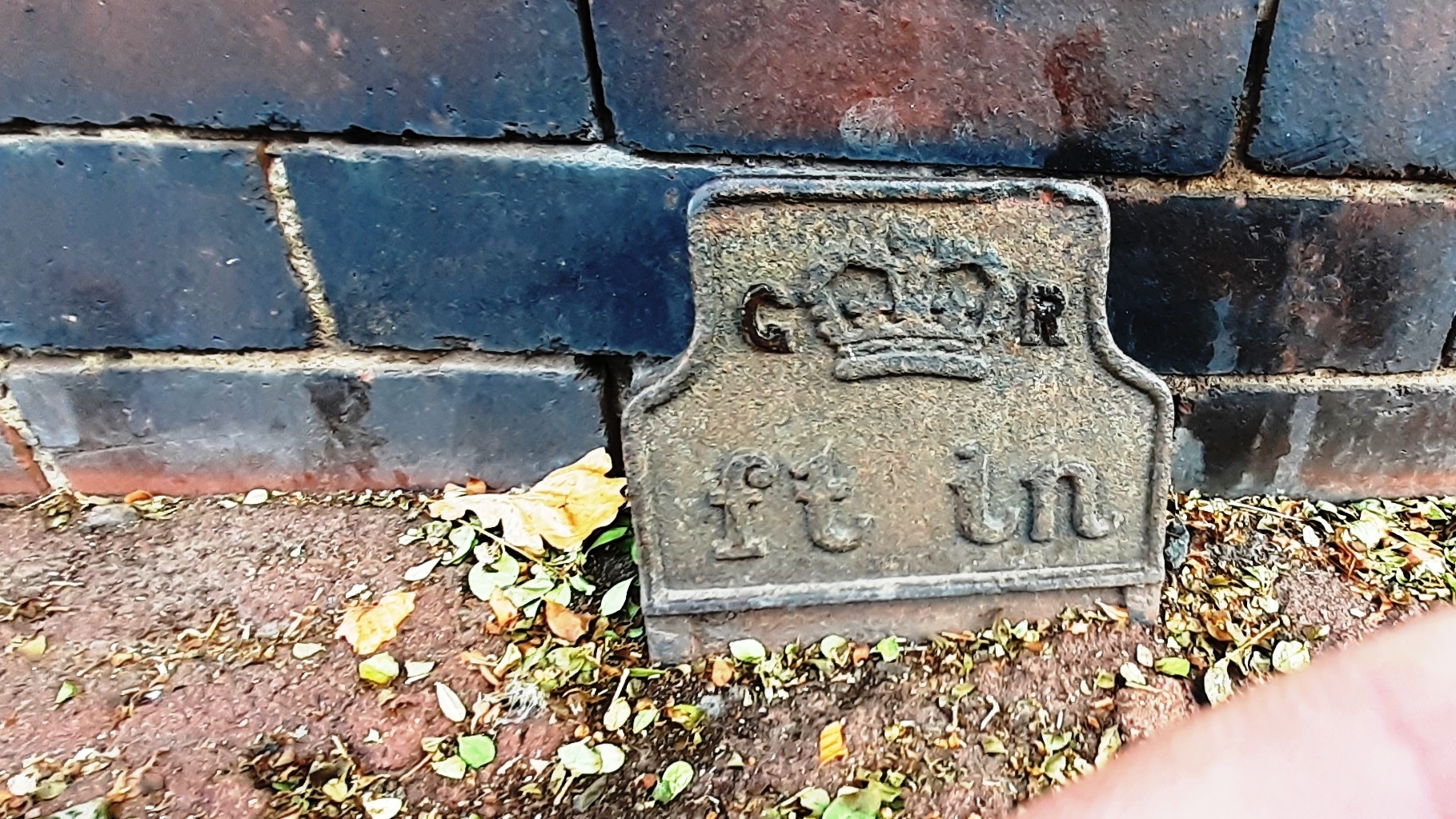 Telegraph cable marker post at 253 Durham Road, Gateshead by Roger Templeman 