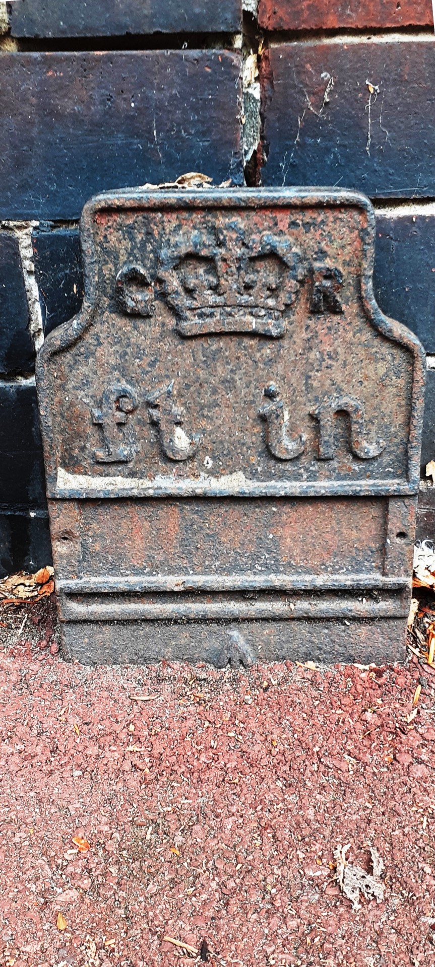 Telegraph cable marker post at 371 Durham Road, Gateshead by Roger Templeman 