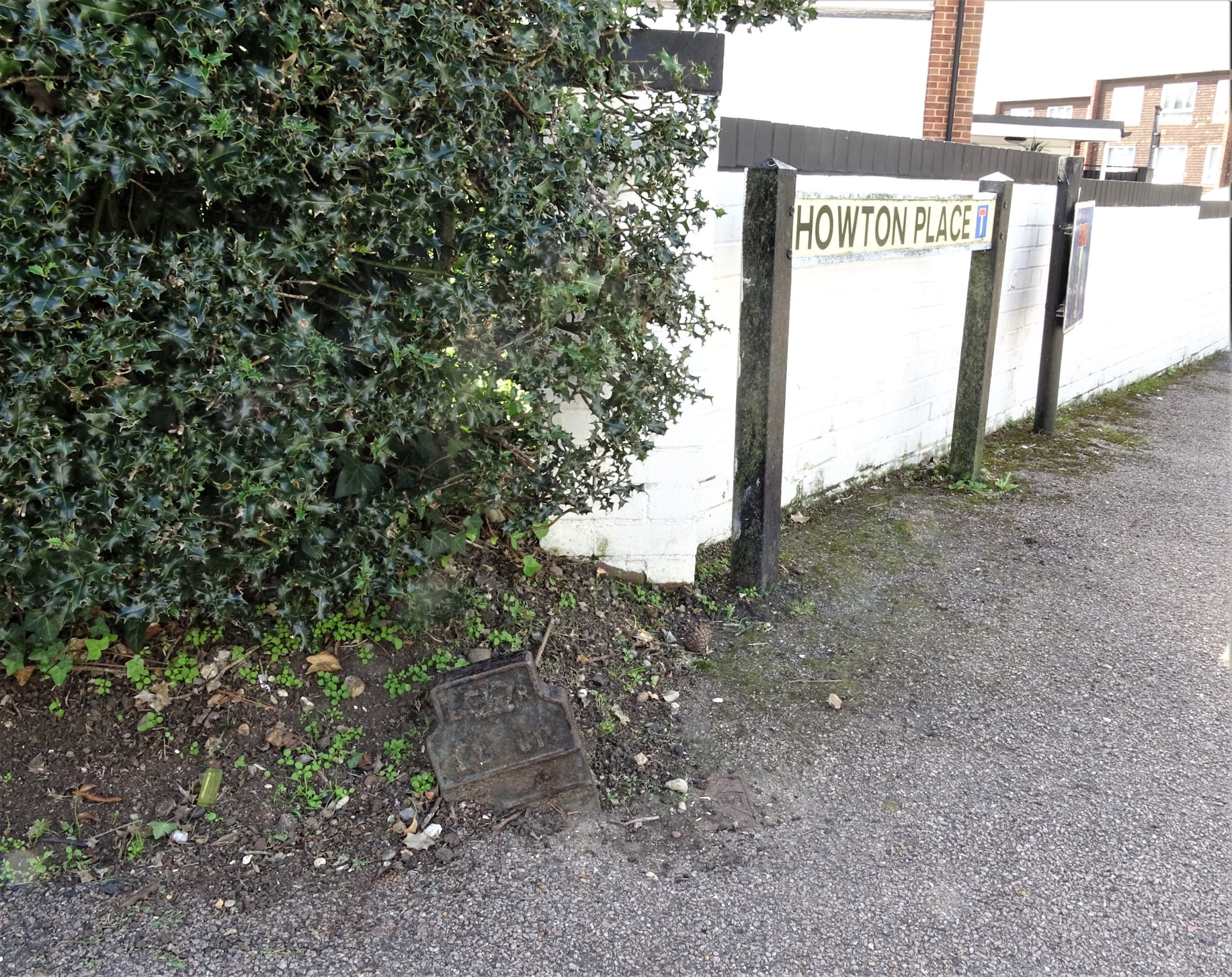 Telegraph cable marker post at opp. 66 High Road, Bushey, Herts by Stephen Danzig 