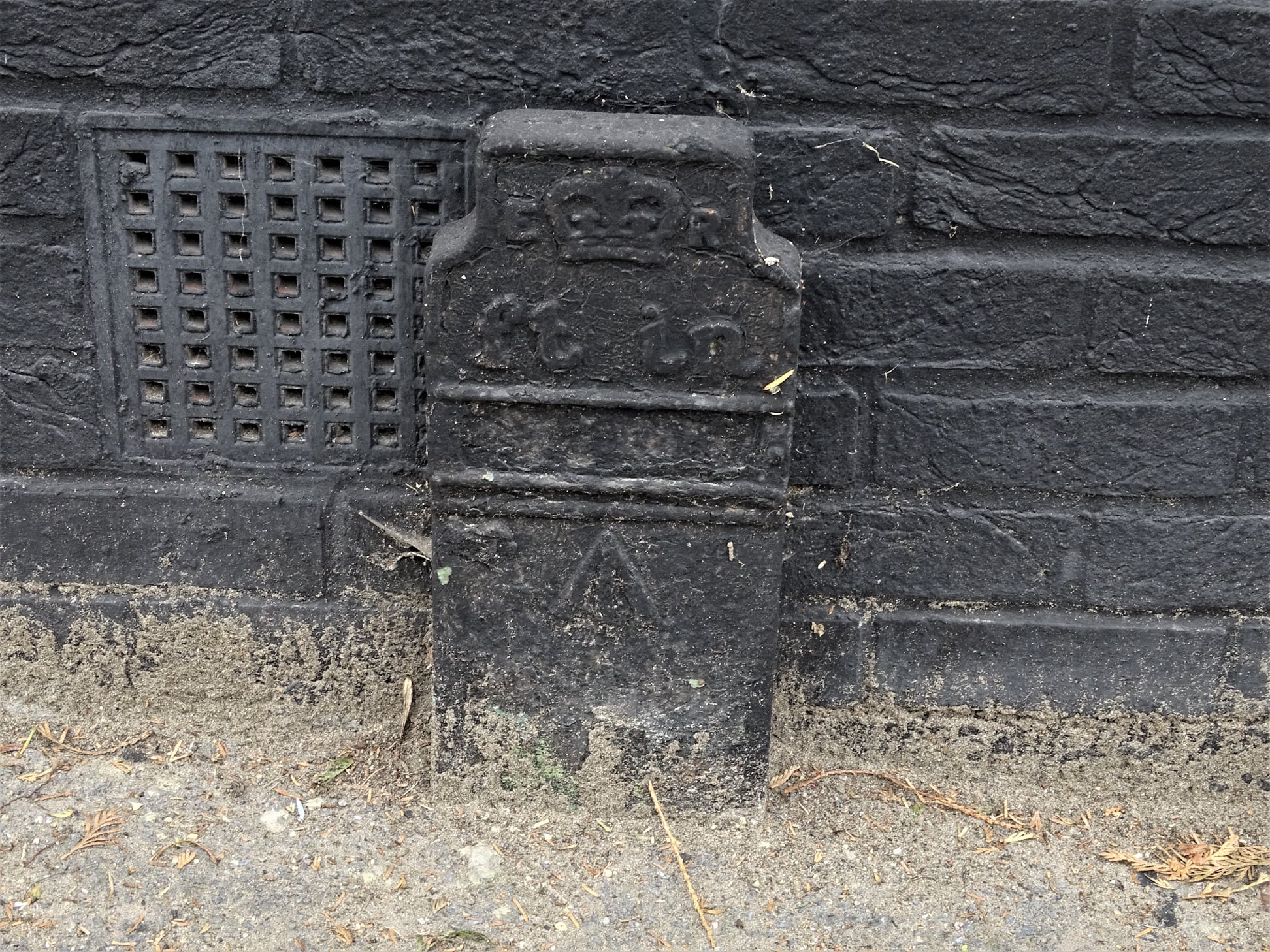 Telegraph cable marker post at 15 Sparrows Herne, Bushey, Herts by Stephen Danzig 