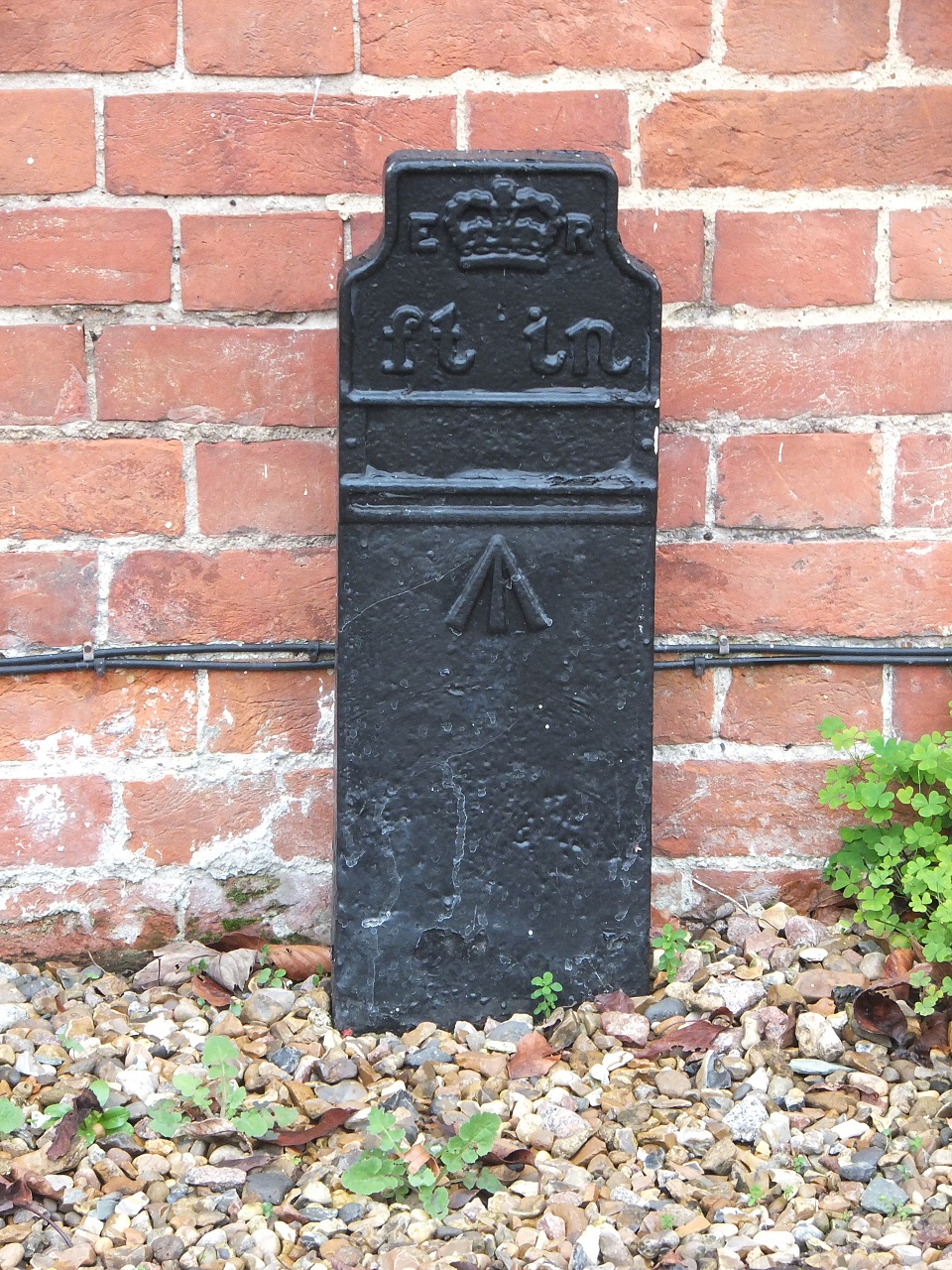 Telegraph cable marker post at 14 High Street, Bridge, Canterbury by Dan Glover 