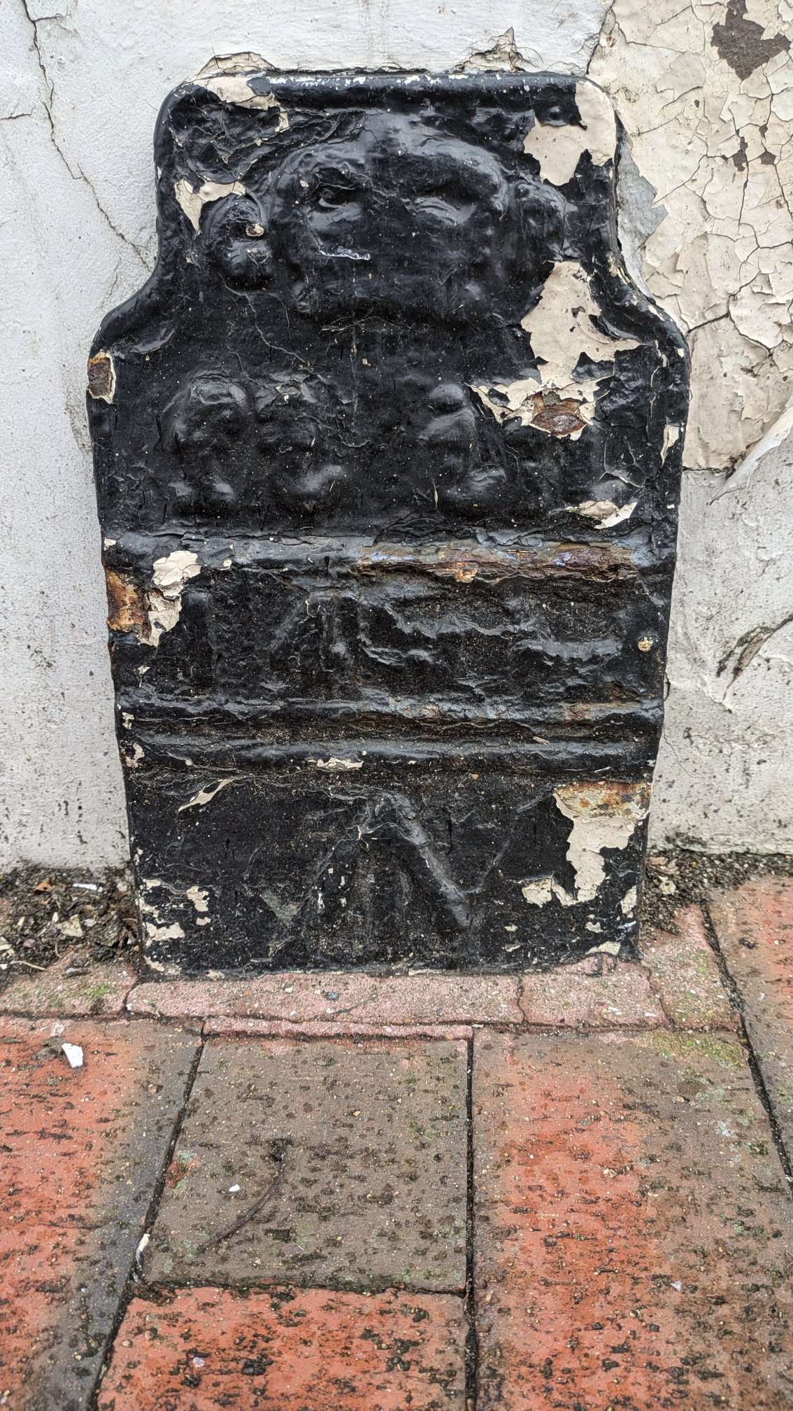 Telegraph cable marker post at 81 High Street, Sittingbourne by Derek Pattenson 