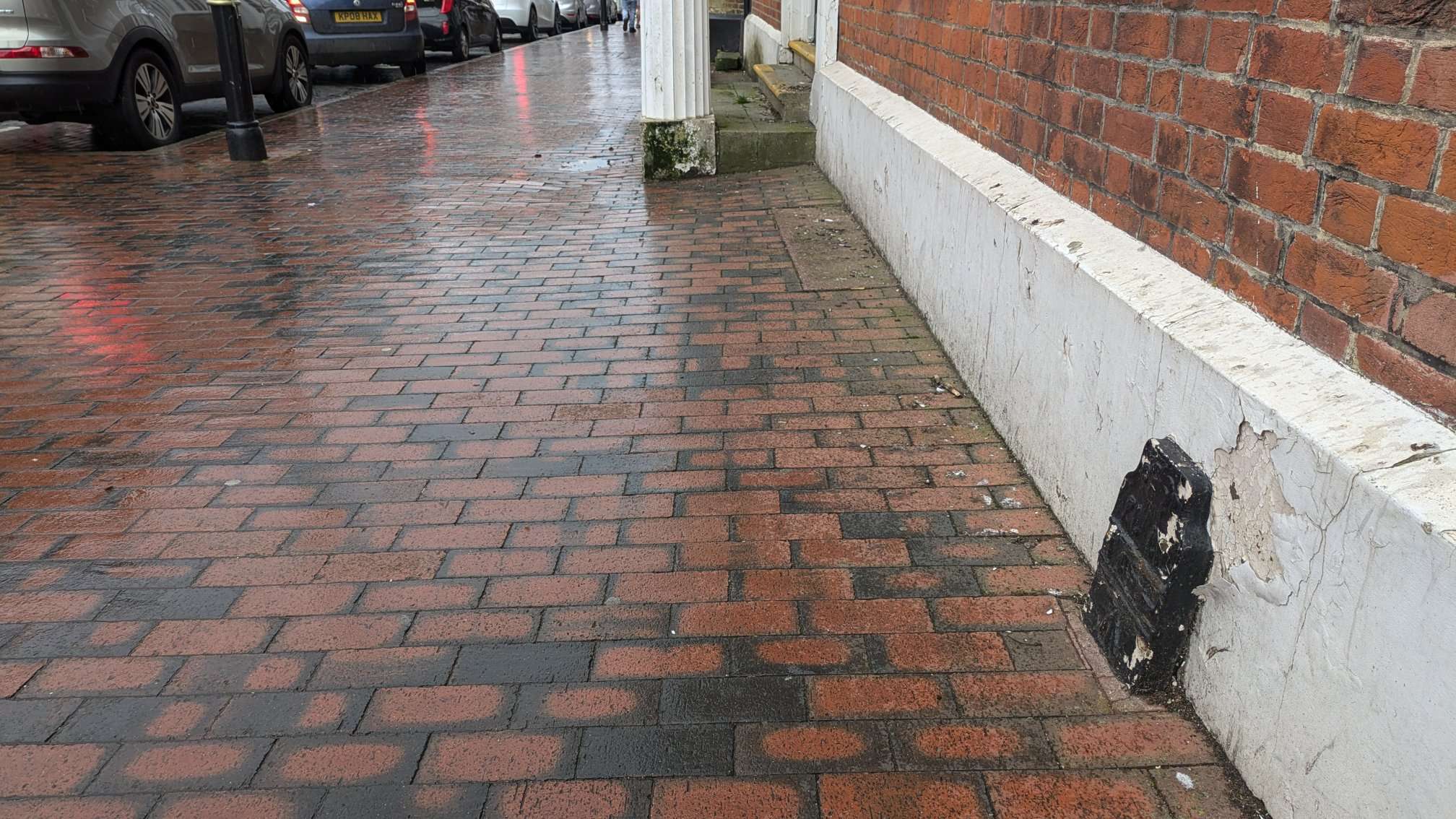 Telegraph cable marker post at 81 High Street, Sittingbourne by Derek Pattenson 