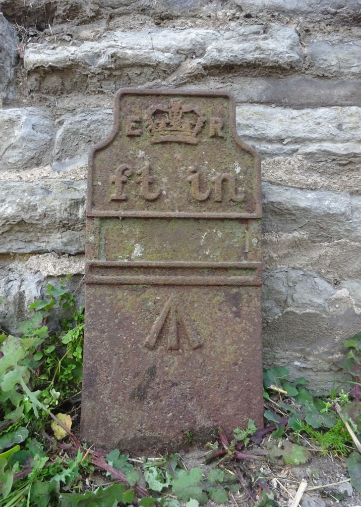 Telegraph cable marker post at 2 Mythe Road, Tewkesbury by MrRed 
