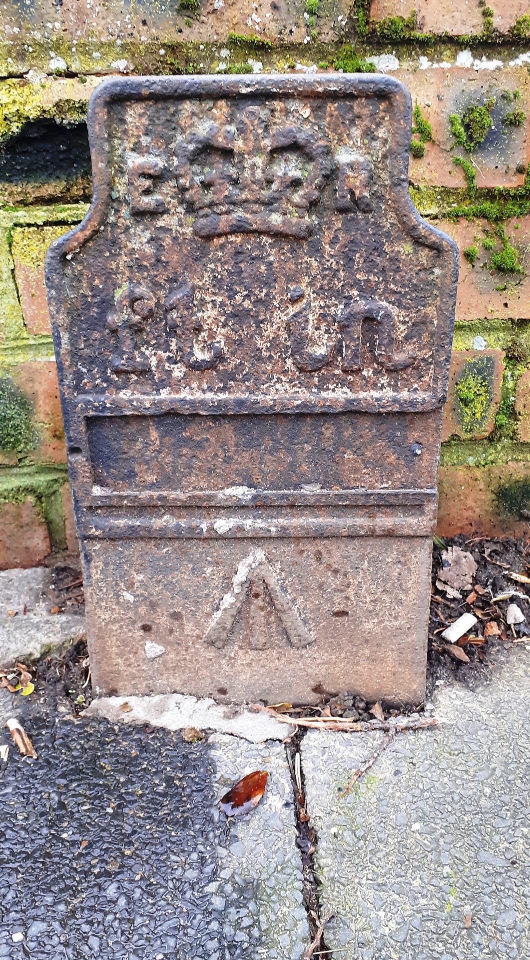 Telegraph cable marker post at 163 Scotland Road, Carlisle by Roger Templeman 