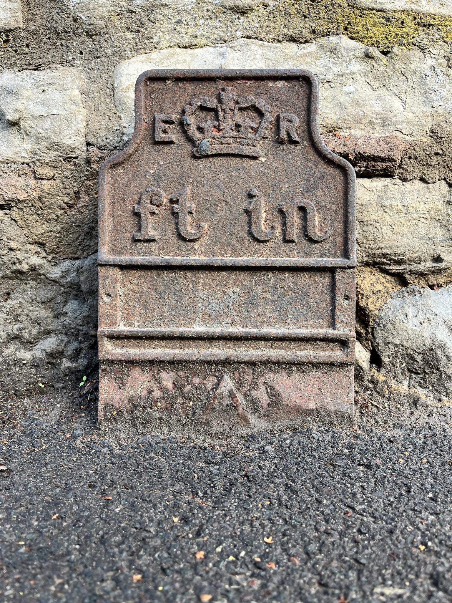 Telegraph cable marker post at Newbridge Road, opp. Osborne Road, Bath by Philip Jansseune 