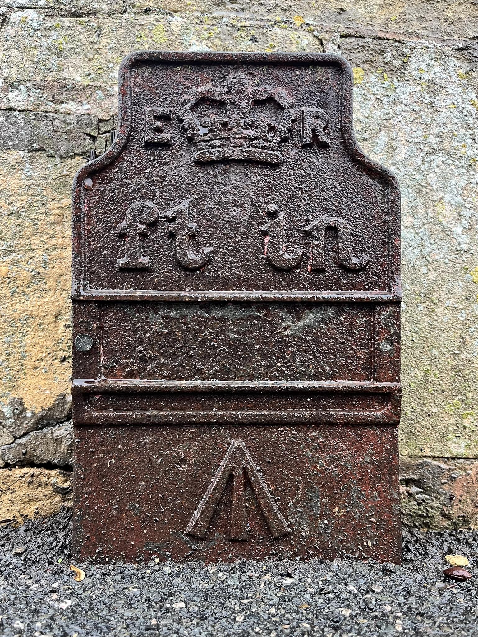 Telegraph cable marker post at 140 Newbridge Road, Bath by Philip Jansseune 