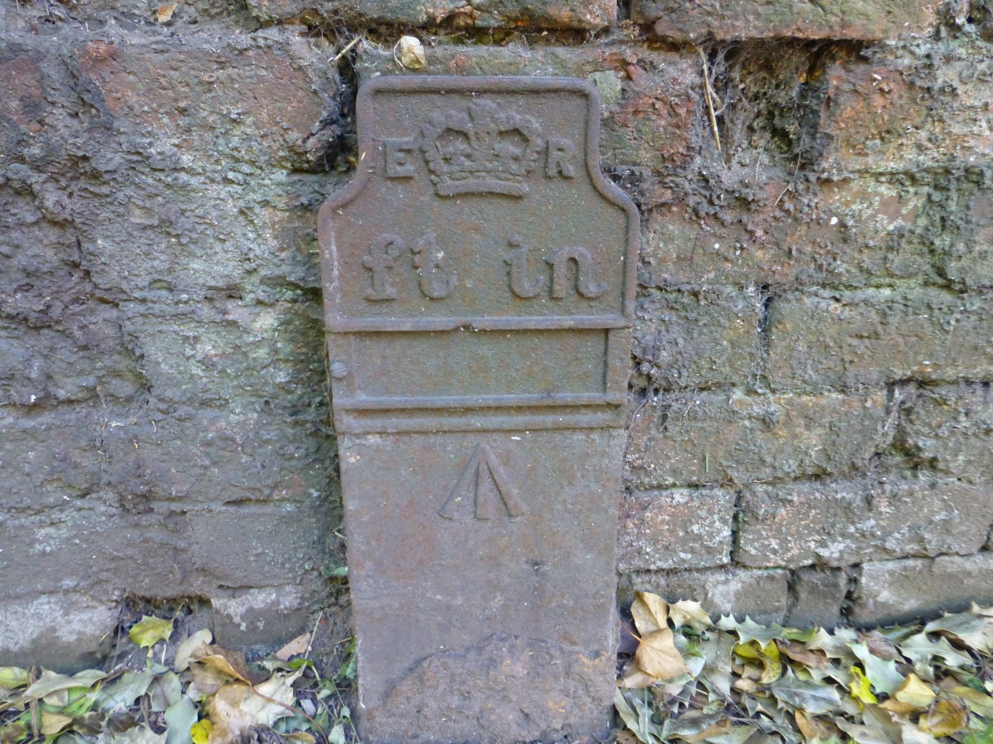 Telegraph cable marker post at 71 Rock Hill, Bromsgrove by Elwyn Williams 