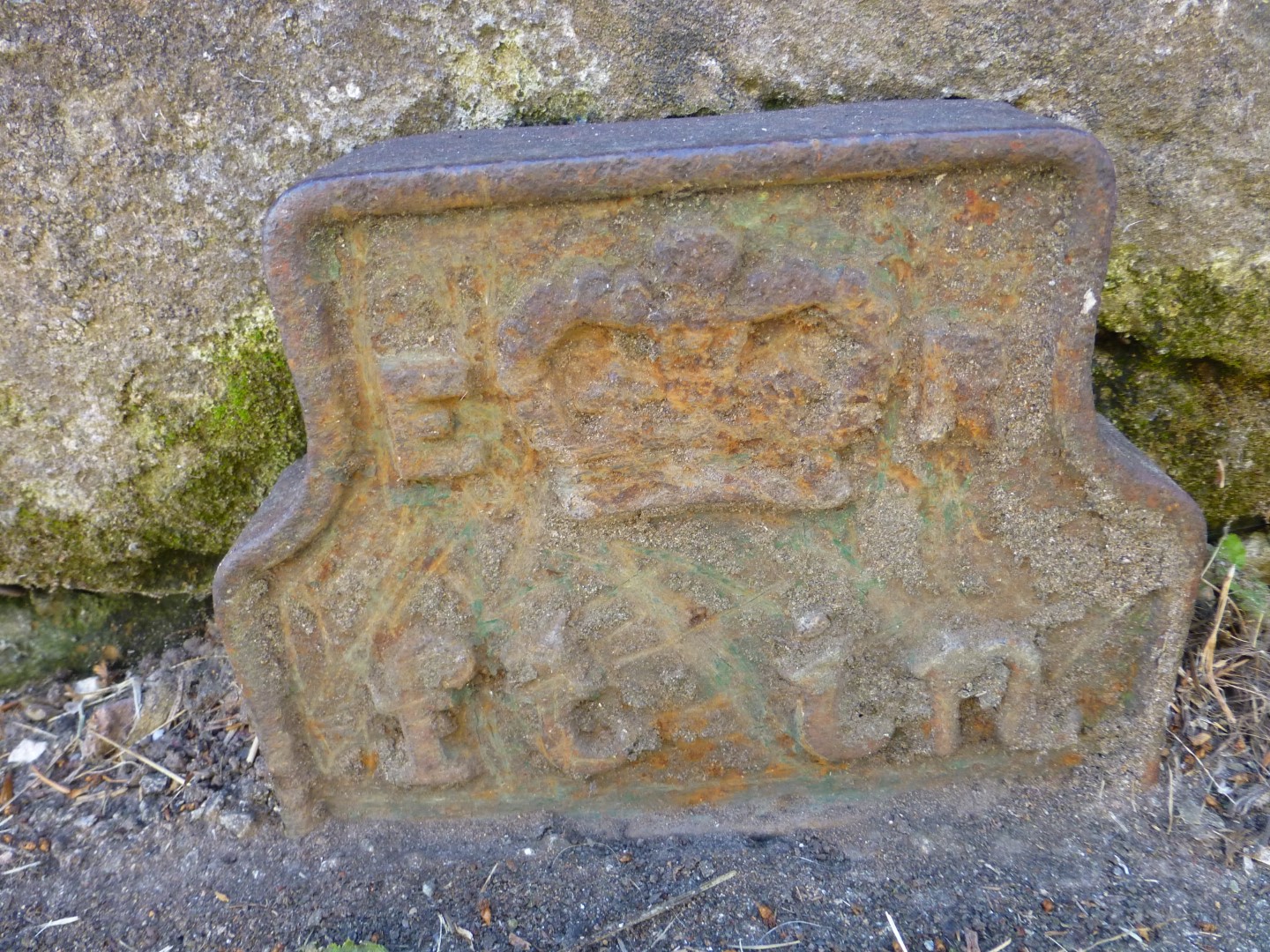 Telegraph cable marker post at 37 Rock Hill, Bromsgrove by Elwyn Williams 