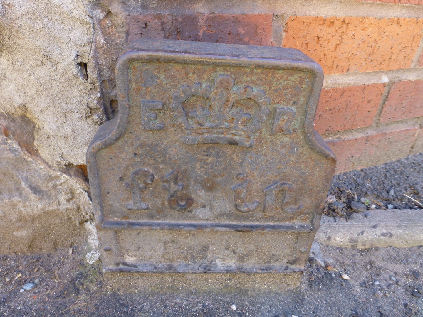 Telegraph cable marker post at 167 Worcester Road, Bromsgrove by Elwyn Williams 