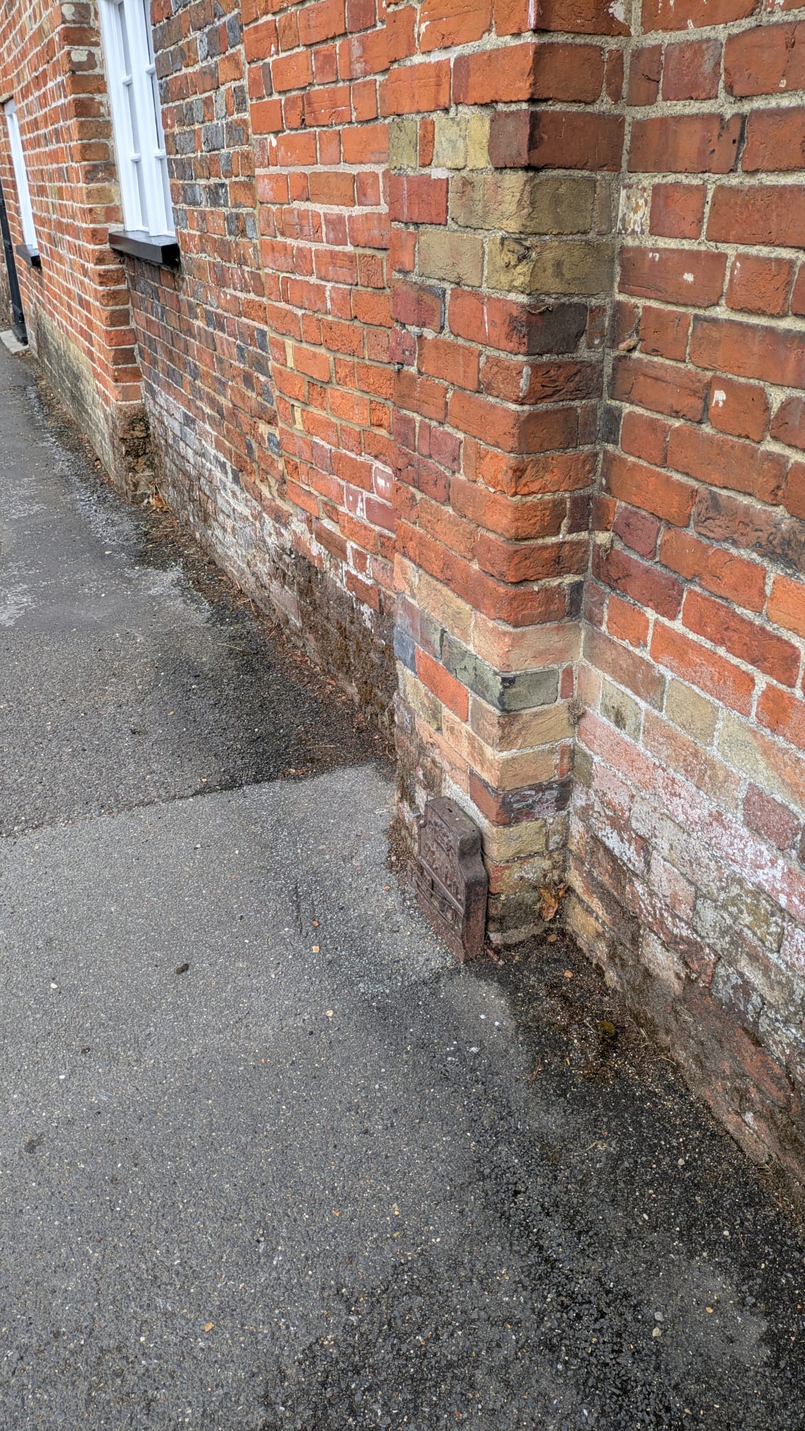 Telegraph cable marker post at opp. Chichester Trees & Shrubs, Palace Lane, Beaulieu, Brockenhurst by Derek Pattenson 