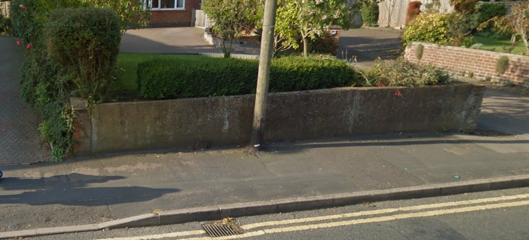 Telegraph cable marker post at 10yds west of The Old Chapel, Daventry Road, Dunchurch, Rugby by Streetview 