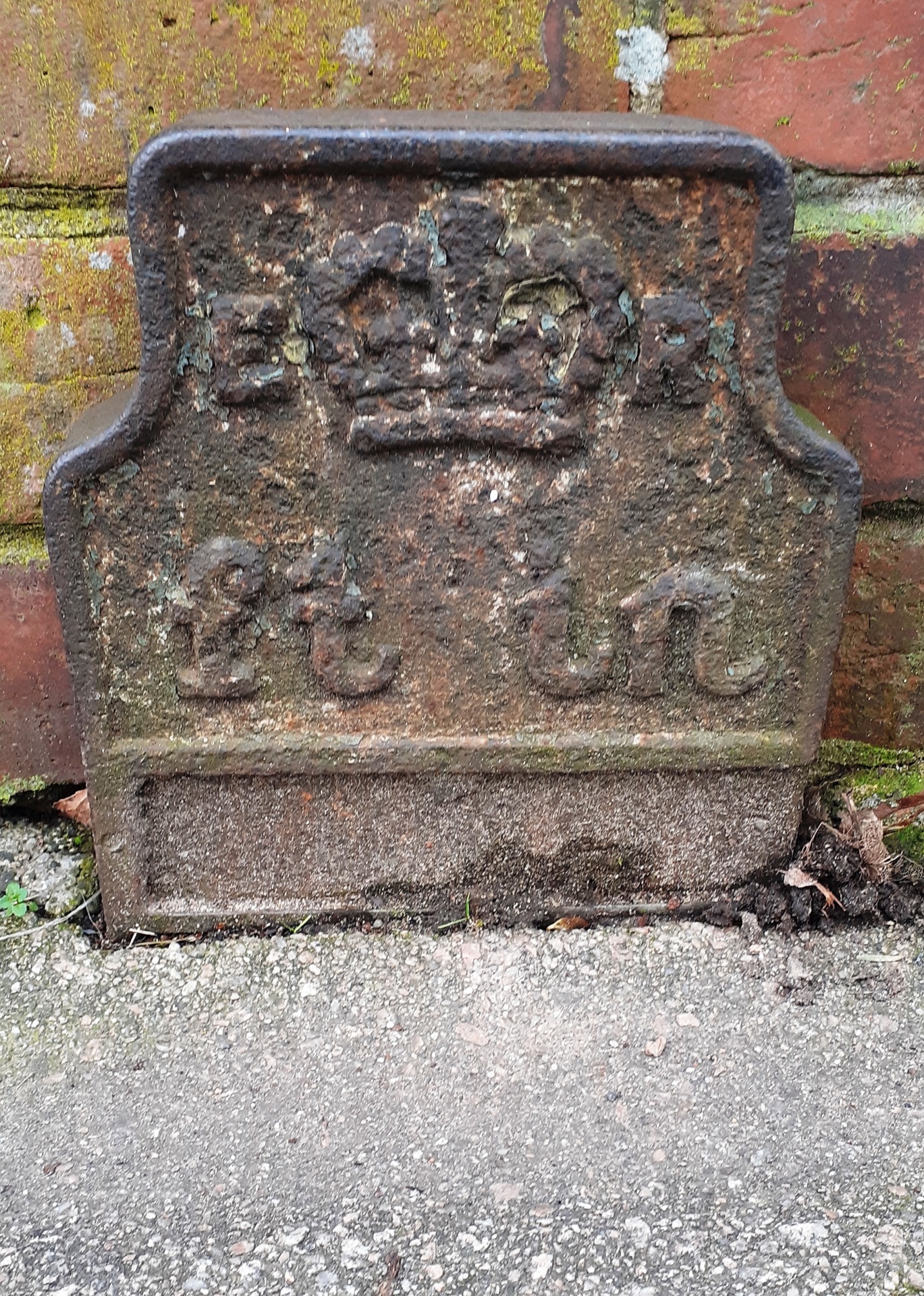 Telegraph cable marker post at 141 Scotland Road, Carlisle by Roger Templeman 