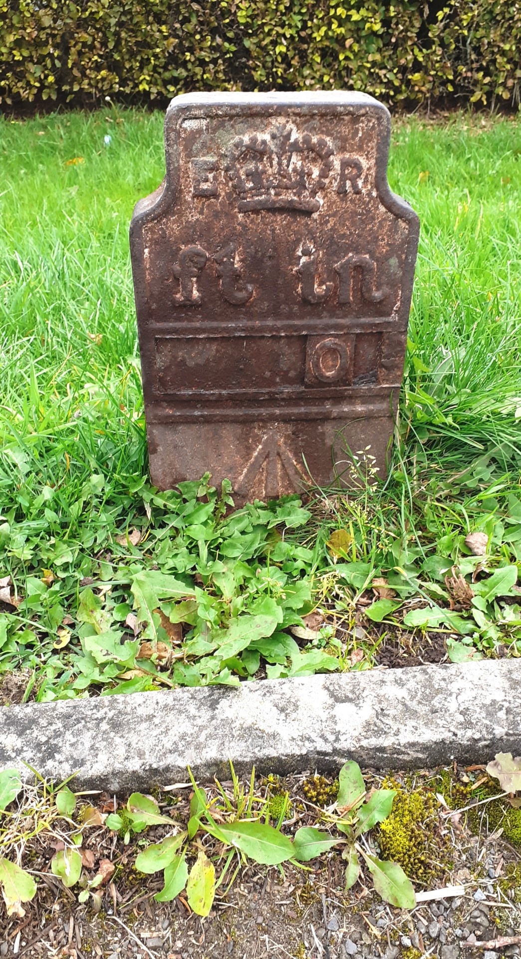 Telegraph cable marker post at 42 Carlisle Road, Lockerbie by Roger Templeman 