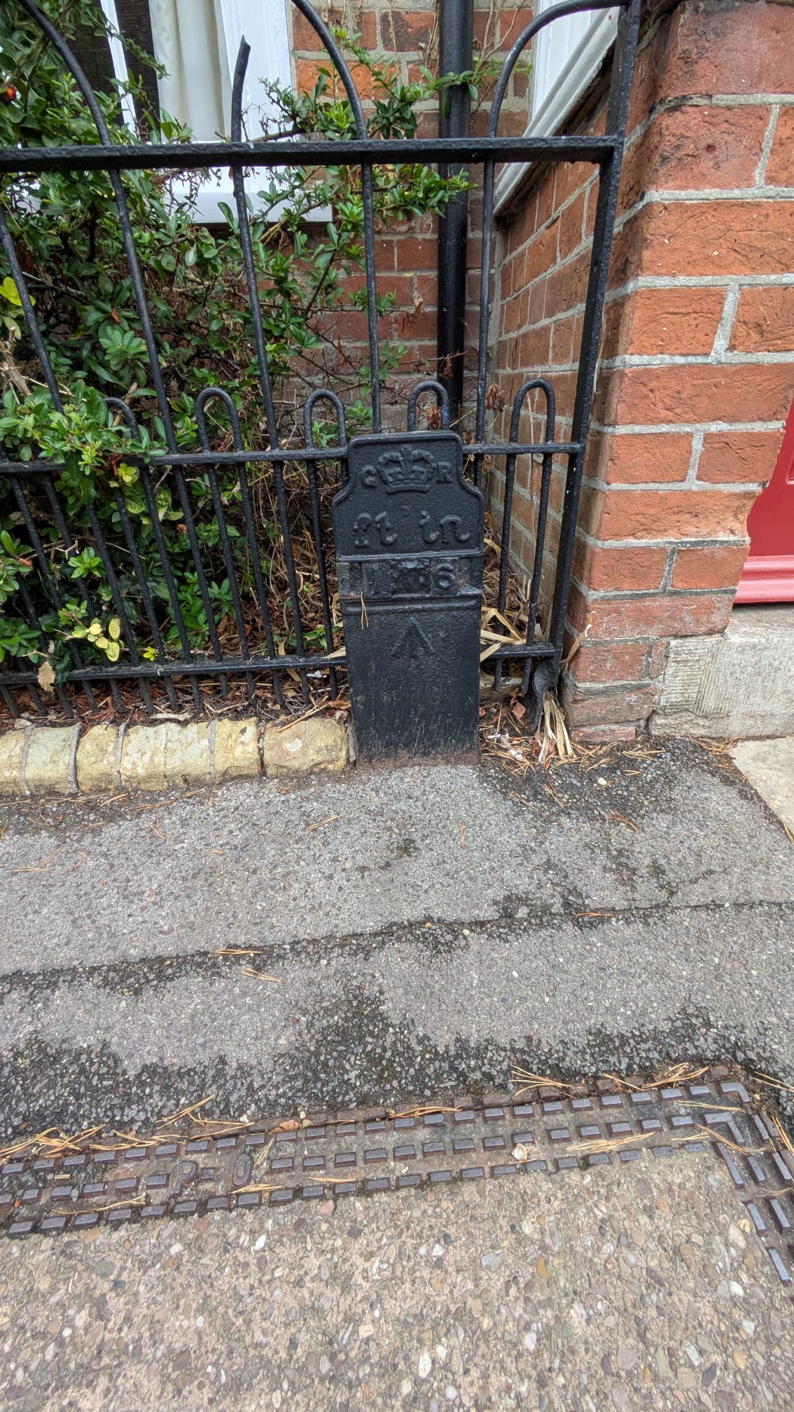 Telegraph cable marker post at Warner's House, High Street, Beaulieu by Derek Pattenson 