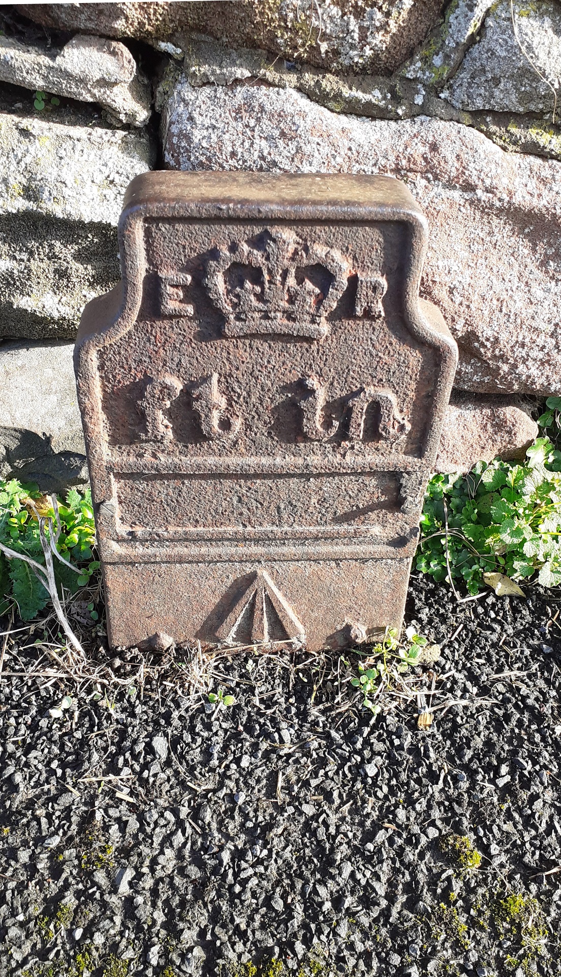 Telegraph cable marker post at 10m N Rose and Crown, A6, Low Hesket, Cumbria by Roger Templeman 