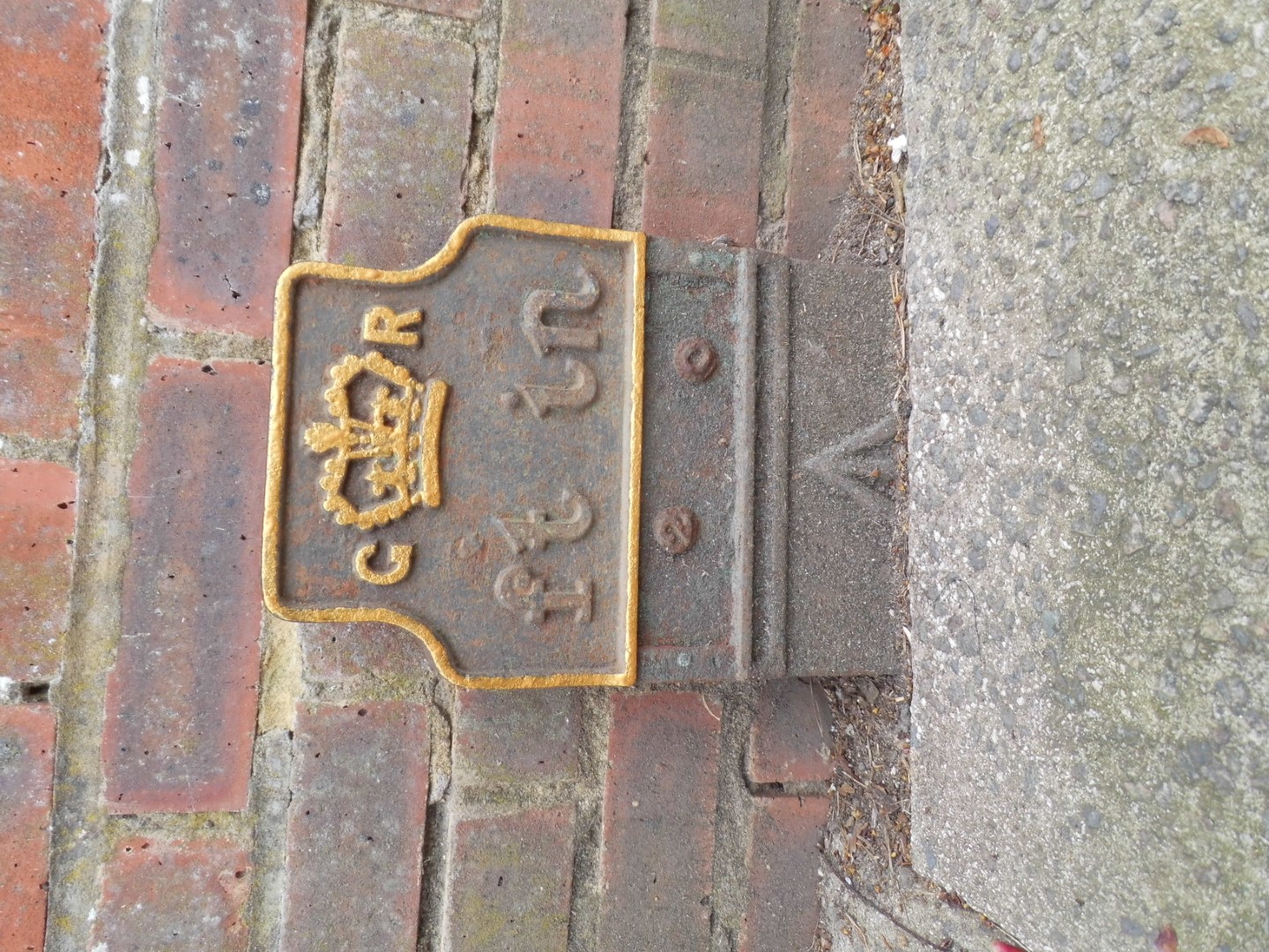 Telegraph cable marker post at 32 High Street, Kings Langley, Herts by Derek Pattenson 