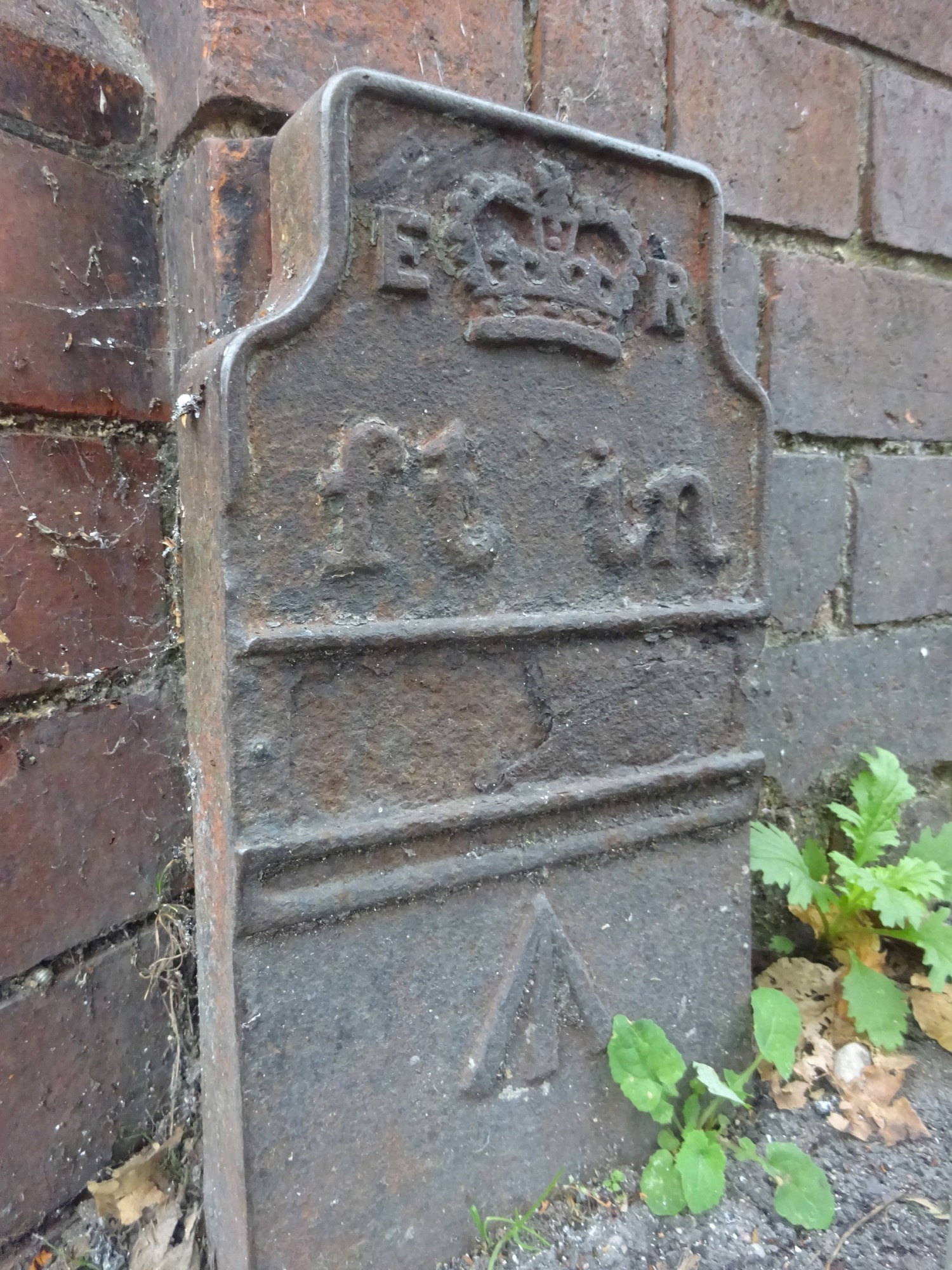 Telegraph cable marker post at Alvin Street, corner of London Road, Gloucester by MrRed 