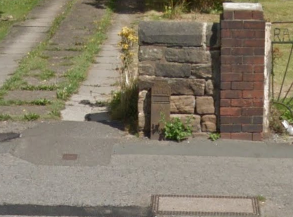 Telegraph cable marker post at 10 Barnsley Road, Wakefield by Streetview 