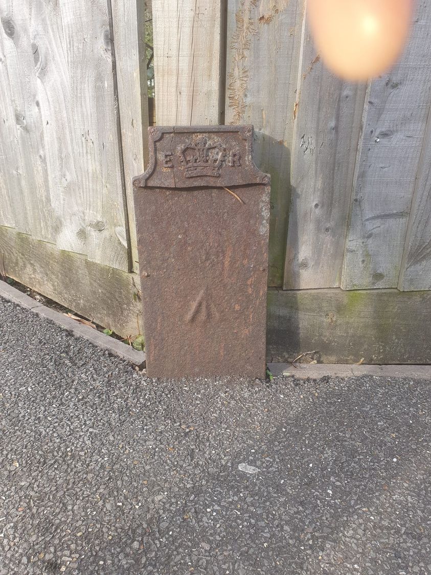 Telegraph cable marker post at Corner Howard Rd and Chesterfield Road, Newbury by Jo Murray 