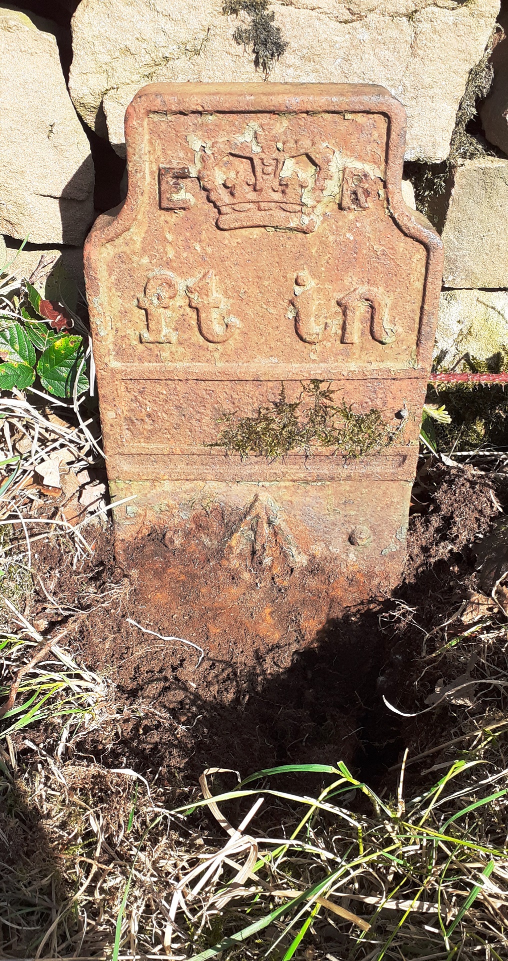 Telegraph cable marker post at 225m N of Green Lane jnc, Inglewood Road, Penrith by Roger Templeman 