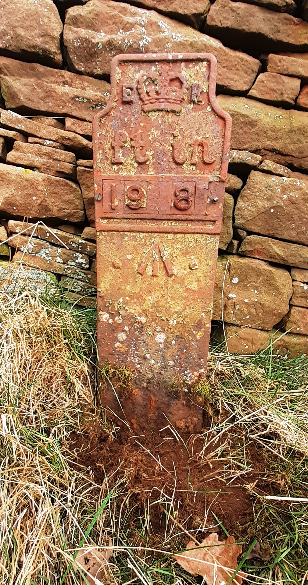 Telegraph cable marker post at 20m N of gateway, N end of Inglewood Road, Penrith by Roger Templeman 