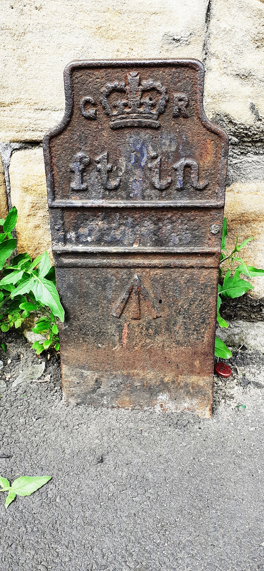 Telegraph cable marker post at City Road (by steps to Causey Bank), Newcastle upon Tyne by Roger Templeman 
