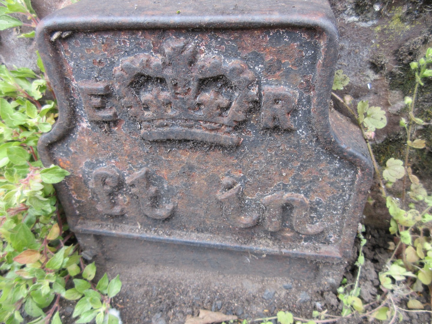 Telegraph cable marker post at Droitwich Road, corner of St. Stephens Street, Worcester by Tim Onions 