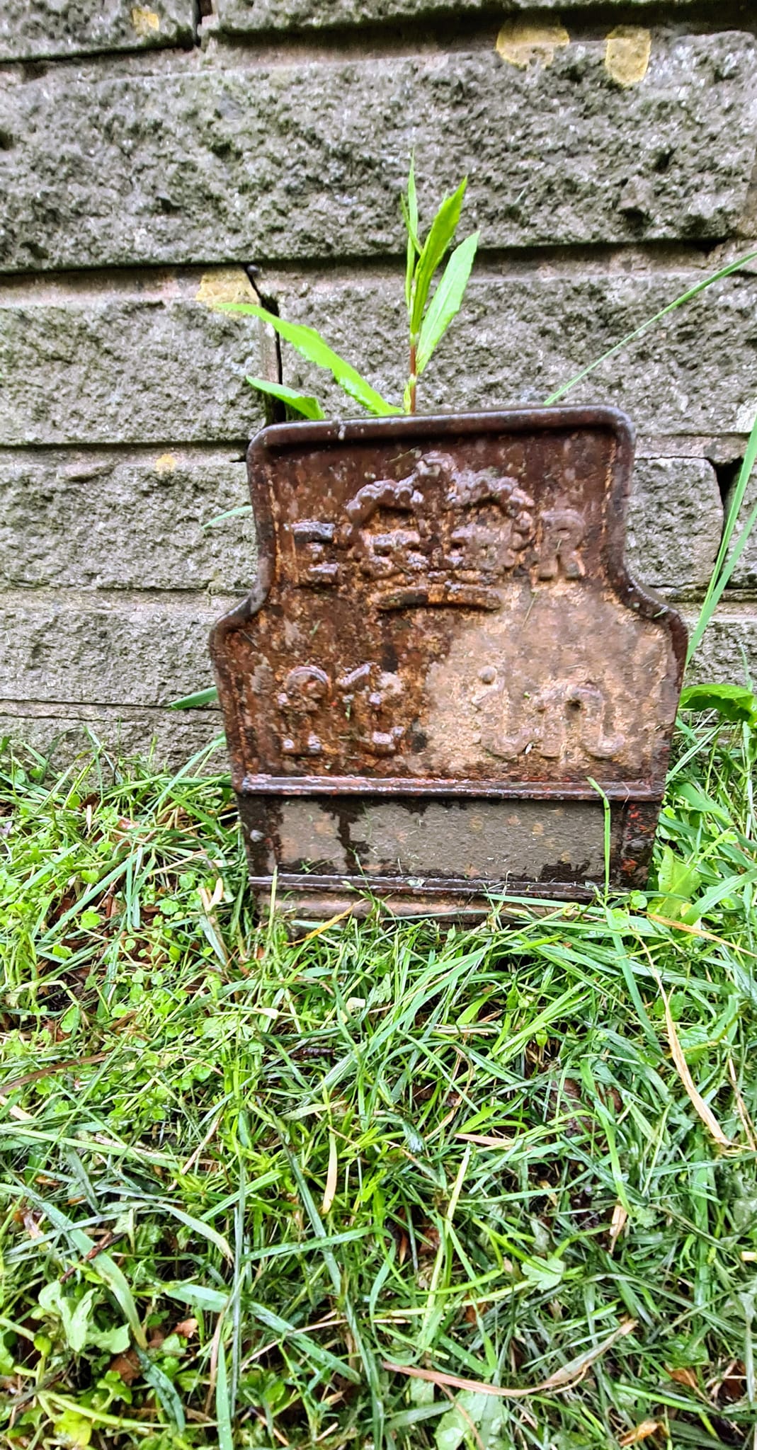 Telegraph cable marker post at Bridgwater Road, 80m S of jnc Fountain Lane, Winscombe, North Somerset by Kirsty Crew 