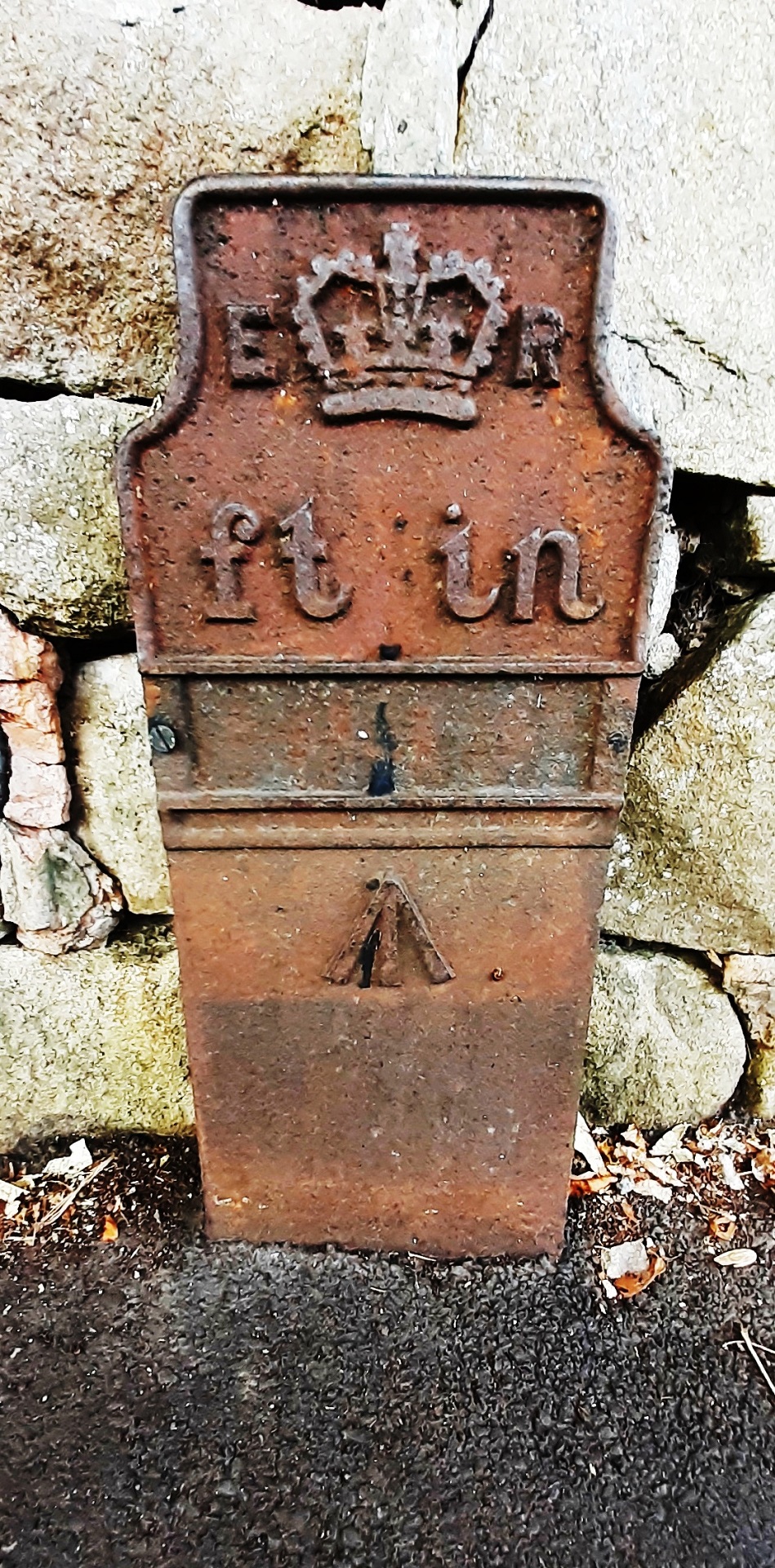 Telegraph cable marker post at By entrance to park, 50m N jnc Shipcote Lane, Durham Road, Gateshead  by Roger Templeman 