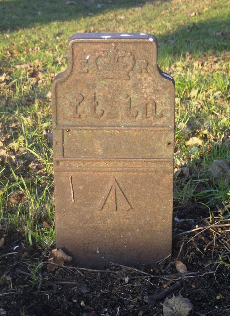 Telegraph cable marker post at Bath Road (nr Honey End Lane), Calcot, Berkshire by Graham Horn 