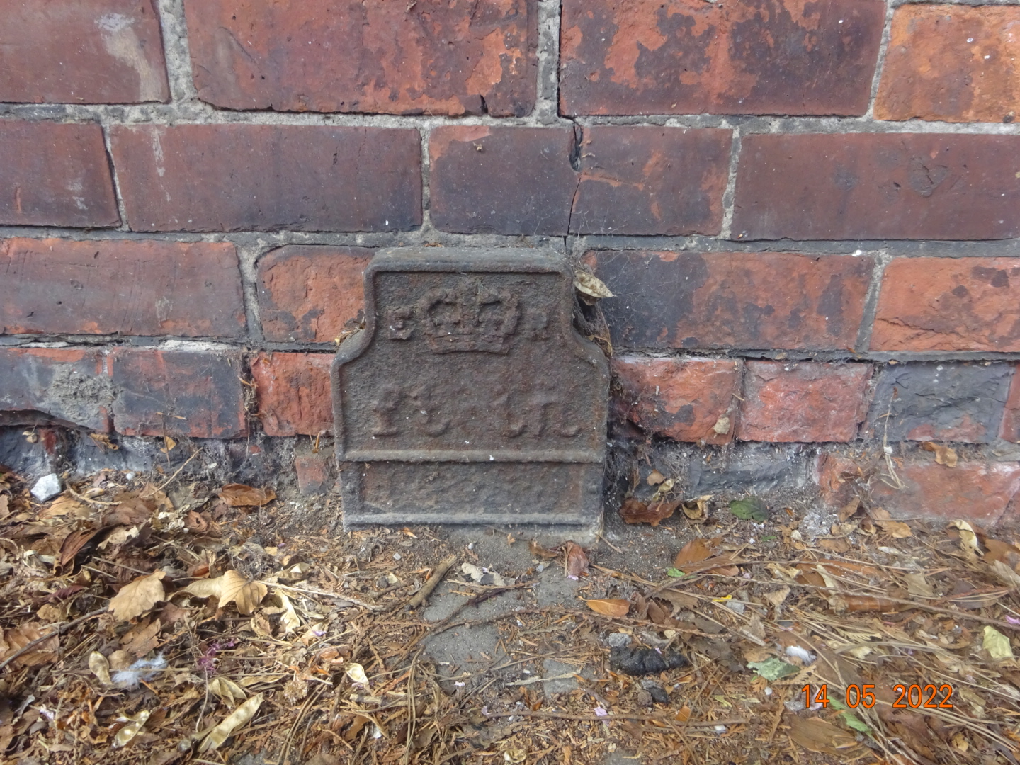 Telegraph cable marker post at 10m N jnc Coronation Terrace, Durham Road, Chester-le-Street by Mark Nimmins 