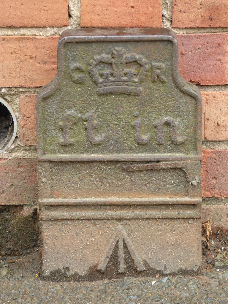 Telegraph cable marker post at Back of Avon, Tewkesbury by Philip Halling 