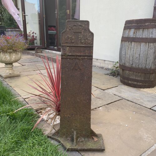 Telegraph cable marker post at Barnsley by Derek Pattenson 