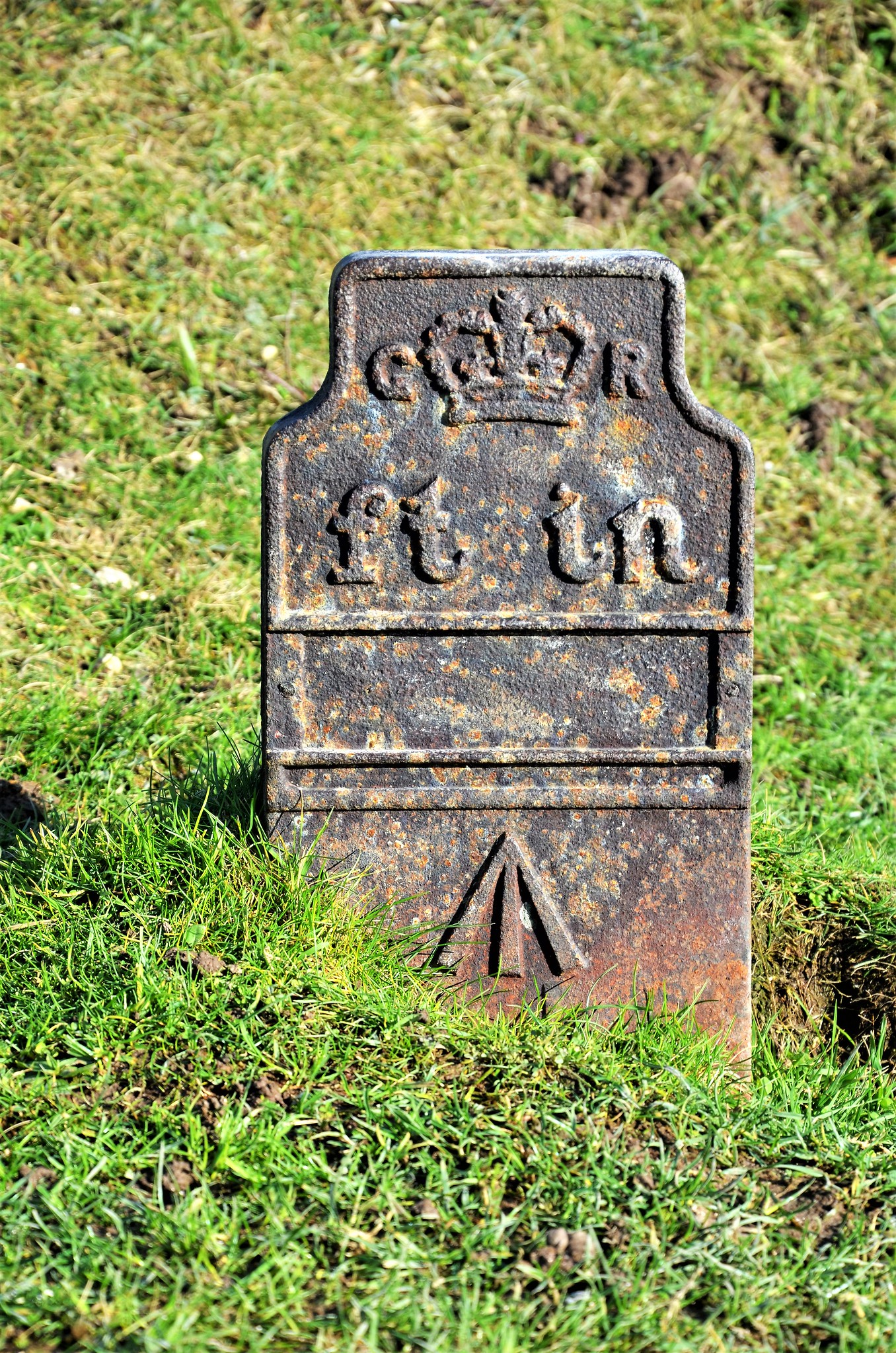 Telegraph cable marker post at Reigate Hill Path, Reigate, Surrey by Steve Poole 