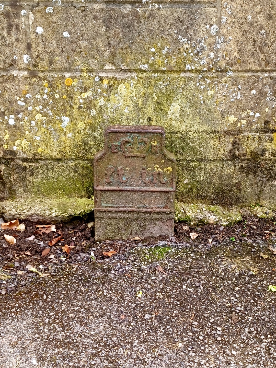Telegraph cable marker post at 207 London Road, Chippenham by Dave Smokie 