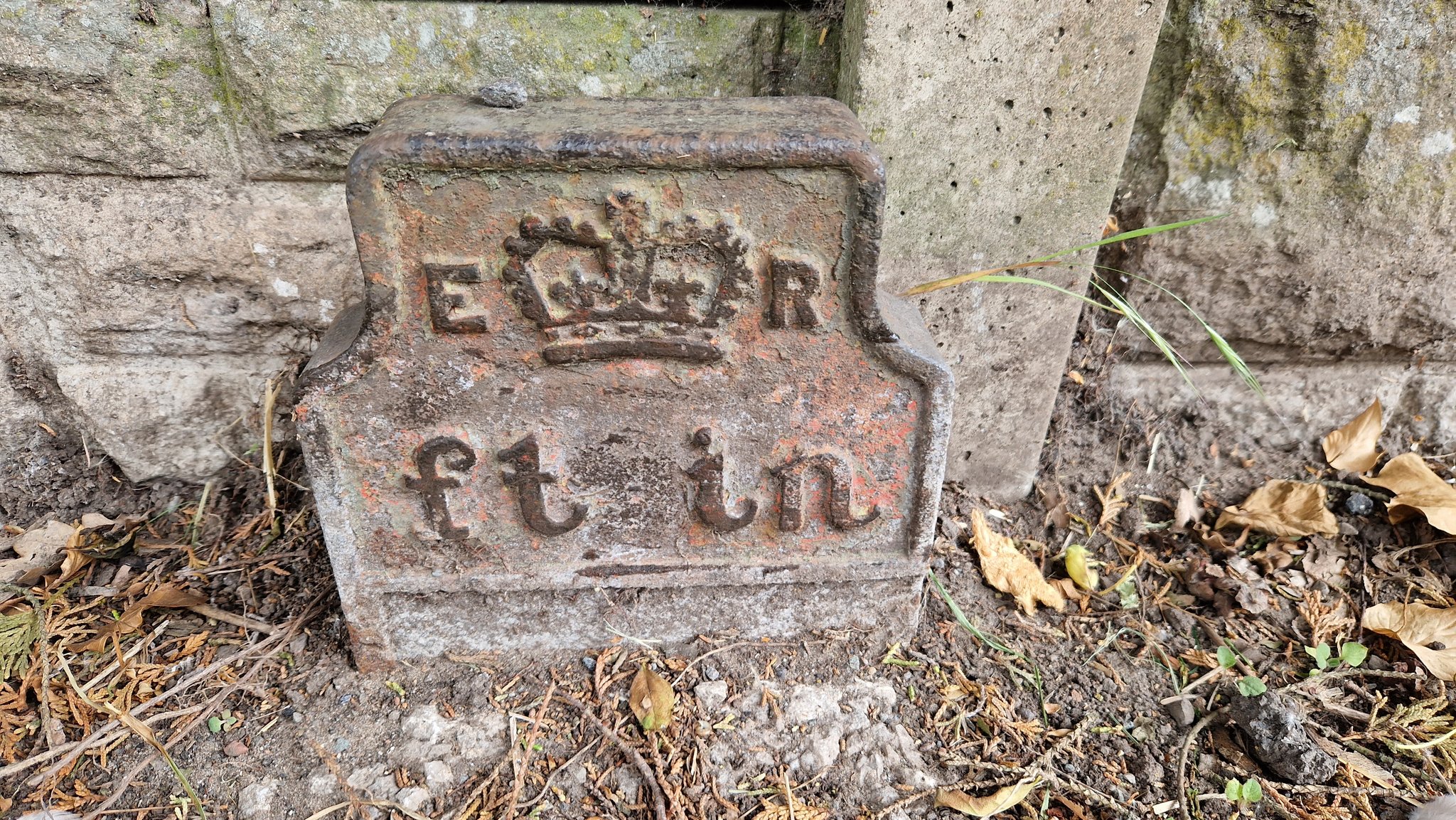Telegraph cable marker post at 389 Preston Road, Standish, Wigan by Tim Cooke 